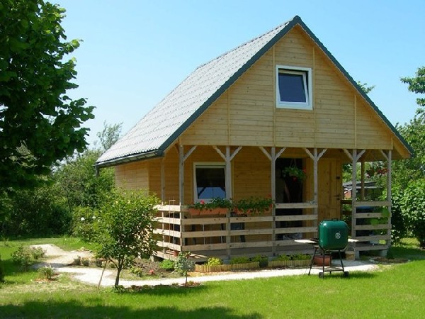 Domek Letniskowy Piętrowy 24m Ogrodowy Z Poddaszem.