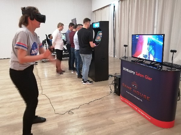 Automaty Retro Arcade, Symulatory Rajdowe, Gogle Vr-wynajem Na Eventy
